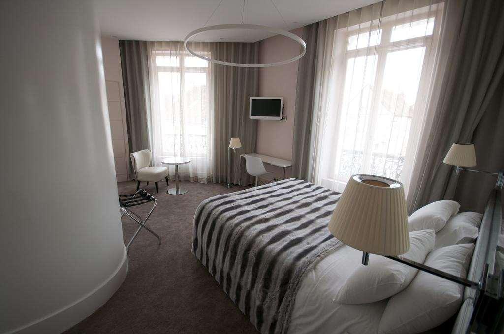 Le Cesar Hotel Провен Номер фото