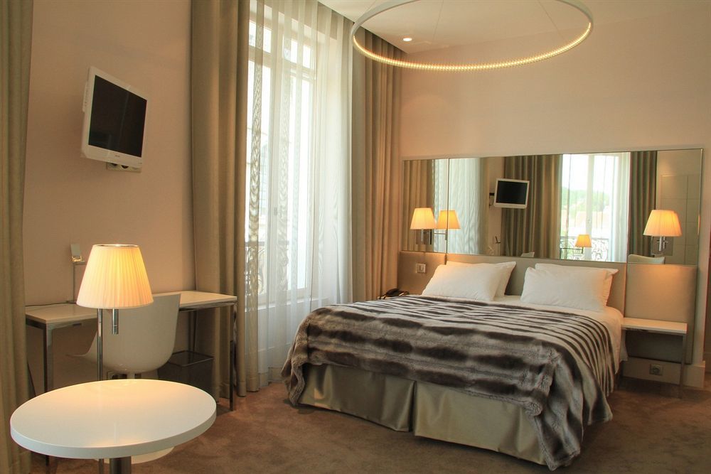 Le Cesar Hotel Провен Экстерьер фото